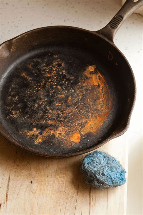 is it safe to use cast iron skillet with rust