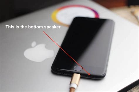 is only one speaker supposed to work on the iphone