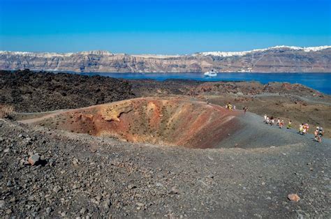 is santorini a volcano