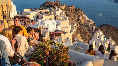is santorini crowded in december