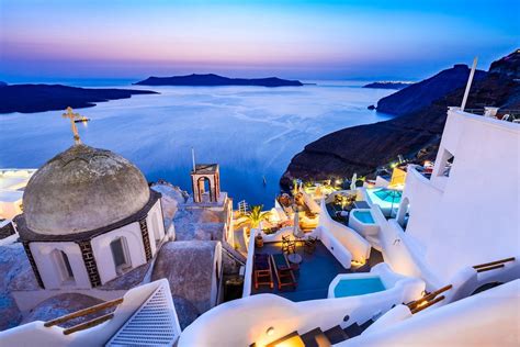 is santorini hot in october