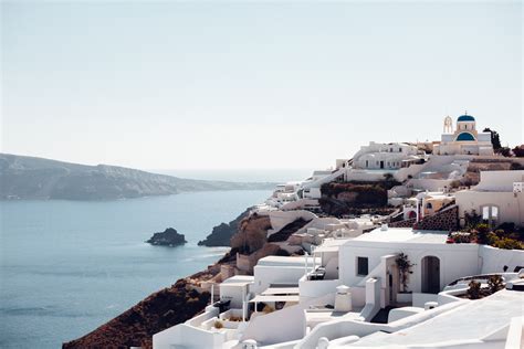is santorini walkable
