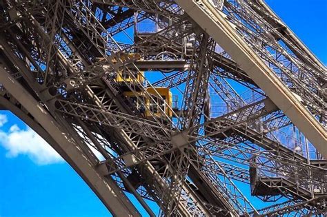 is the eiffel tower free to go up