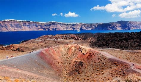 is there an active volcano on santorini