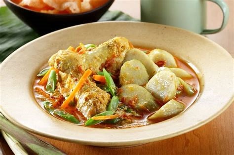 Kare Indonesia Lontong