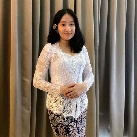 kebaya putih