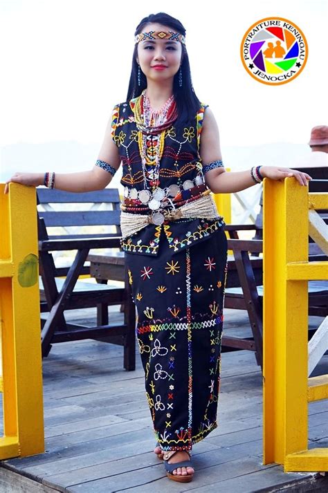 Koleksi Pakaian Tradisional di Asia Afrika Bandung