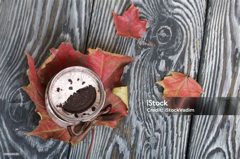 kue kering daun maple