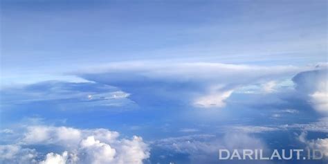 Langit saat pancaroba