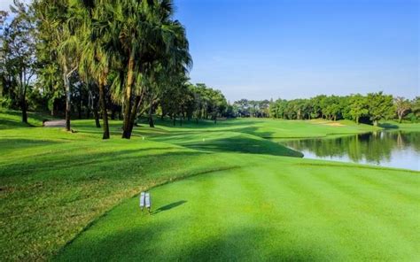 Contoh lapangan golf