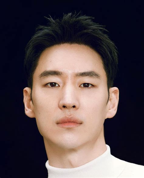 lee.je hoon height in ft