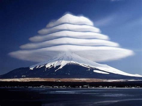 Awan Lenticular