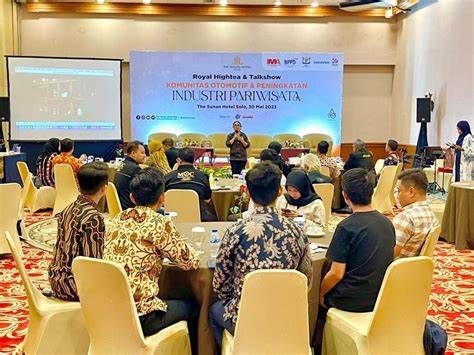 Mahasiswa presentasi