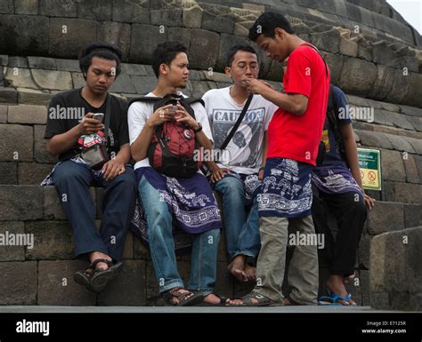 Menggunakan Smartphone di Indonesia