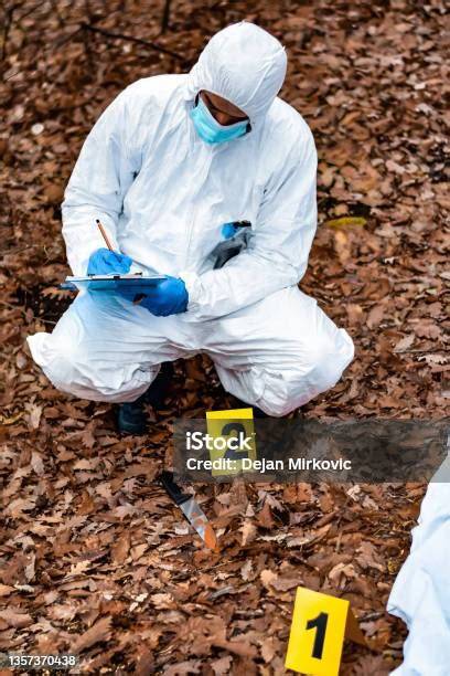 mengumpulkan bukti forensik