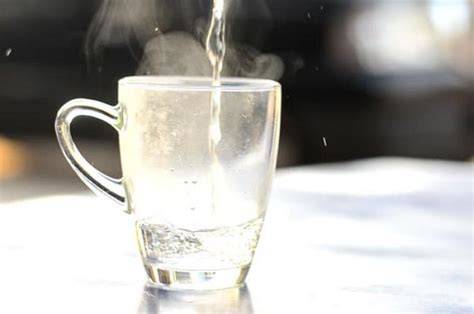 minum air hangat
