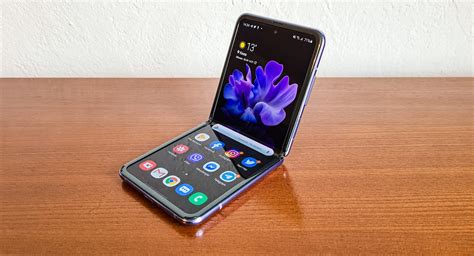 Ilustrasi HP Flagship modern