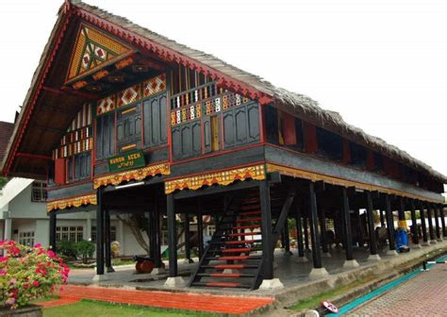Gambar Rumah Adat Nangroe Aceh Darussalam Peujatén