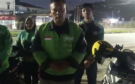 ojol bekerja
