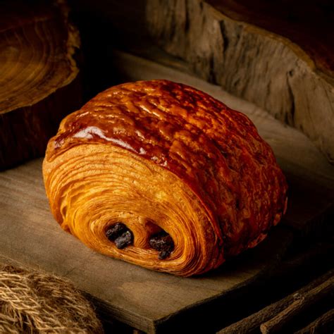Pain au chocolat garni de pépites de chocolat