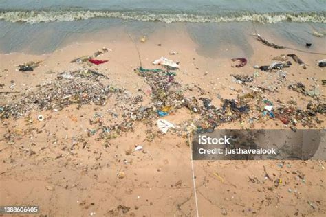 pantai tercemar