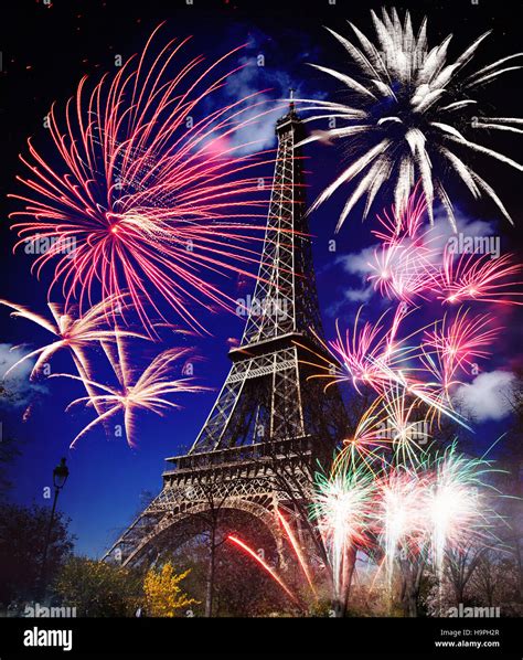 paris eiffel tower fireworks time