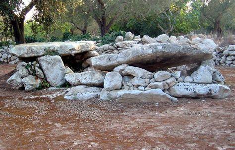 pelestarian dolmen