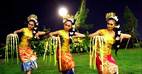 Pentas Tari Tradisional Indonesia