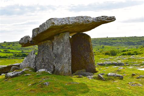 sejarah dolmen