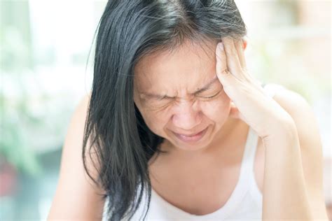 sharp stabbing pain on the right side of the head