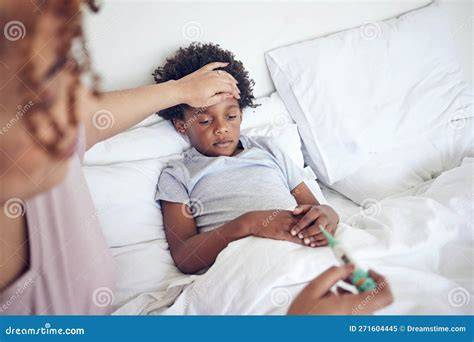 Ilustrasi anak sakit di tempat tidur