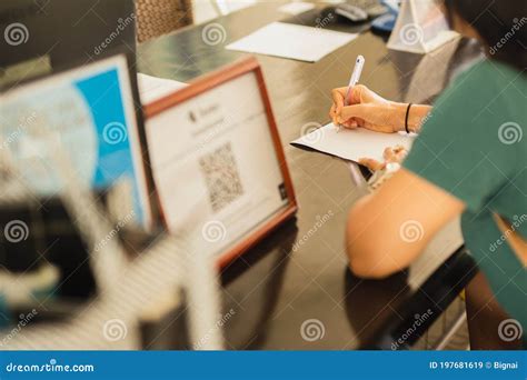 Signing hotel contract