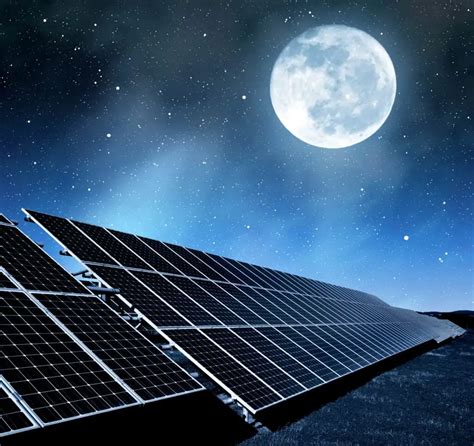 solar panels using moonlight