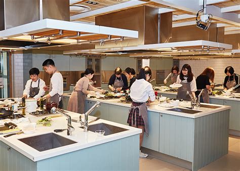 the kitchen cooking school