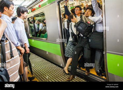 tokyo rush hour train