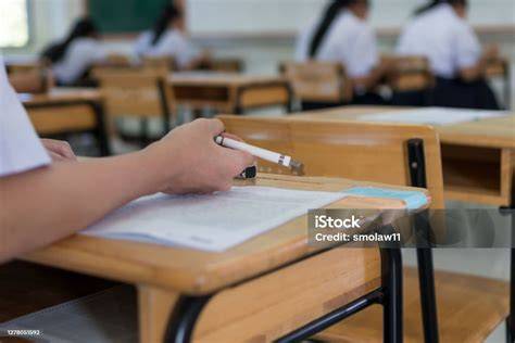 ujian di kelas