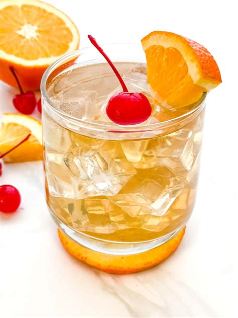what alcohol is in amaretto sour