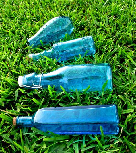 what causes blue bottles