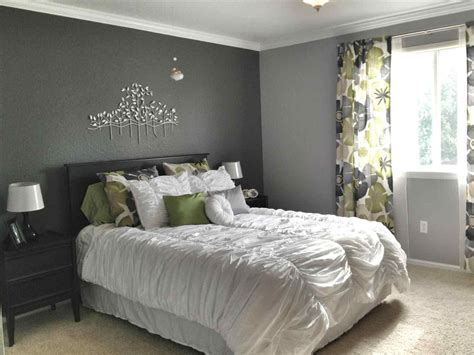 what color bedroom set goes with gray walls