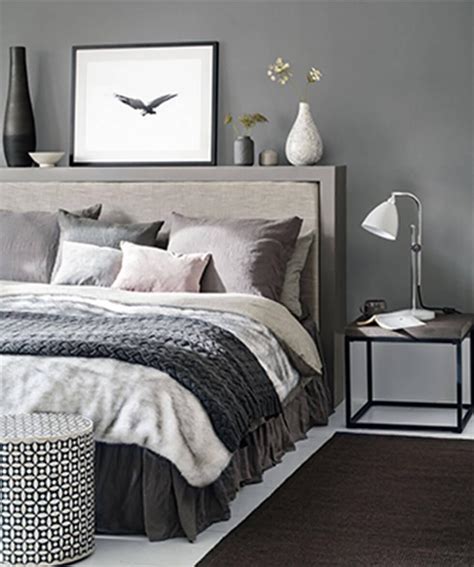 what color goes with grey bedroom