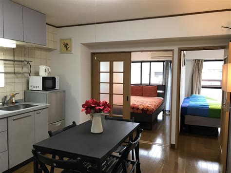 what does 2 bedroom flat mean