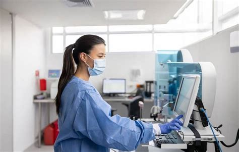 what does a technician do in a hospital