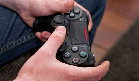 what does it mean if a ps4 controller is red
