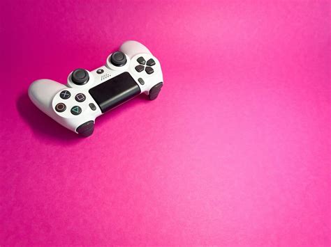 what does it mean when a ps4 controller is blinking red