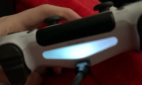 what does it mean when your ps4 controller keeps blinking