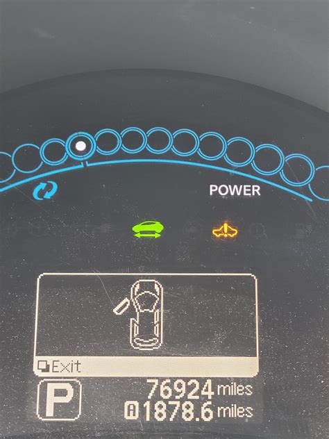 what does the exclamation point light mean in a car