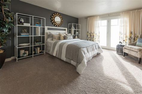 what goes with grey carpet in bedroom