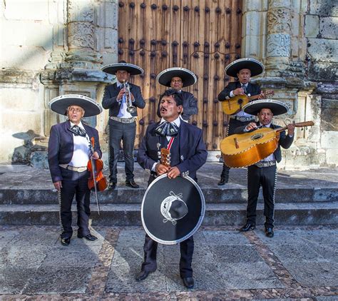 what is a band called in spanish