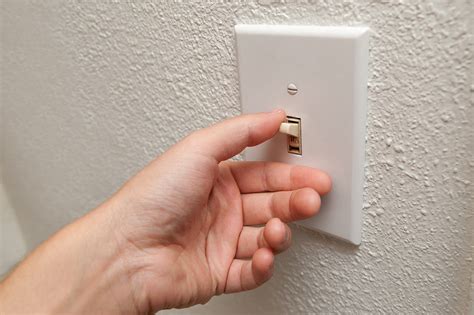 what is a toggle switch on a lamp
