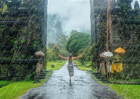 what is hello in bali